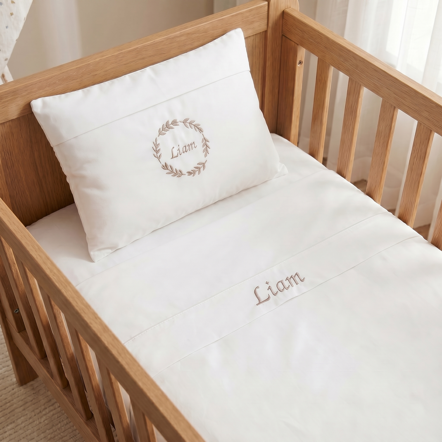 Bestickte Babybettwäsche